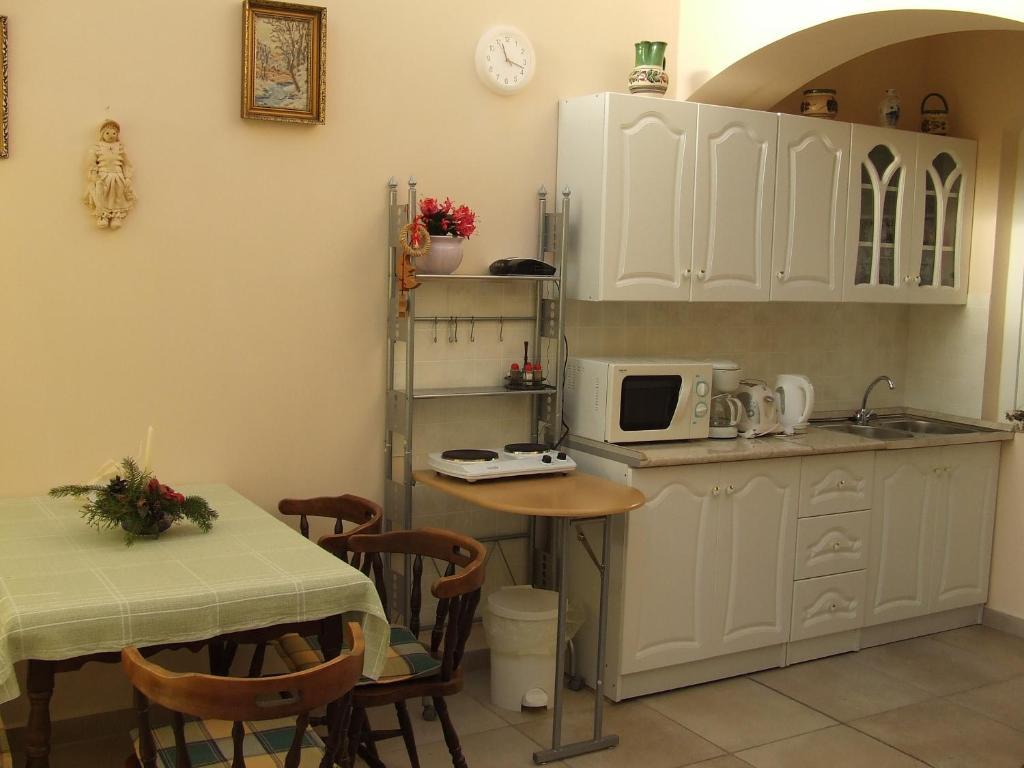 Abbázia Apartman Apartamento Eger Habitación foto