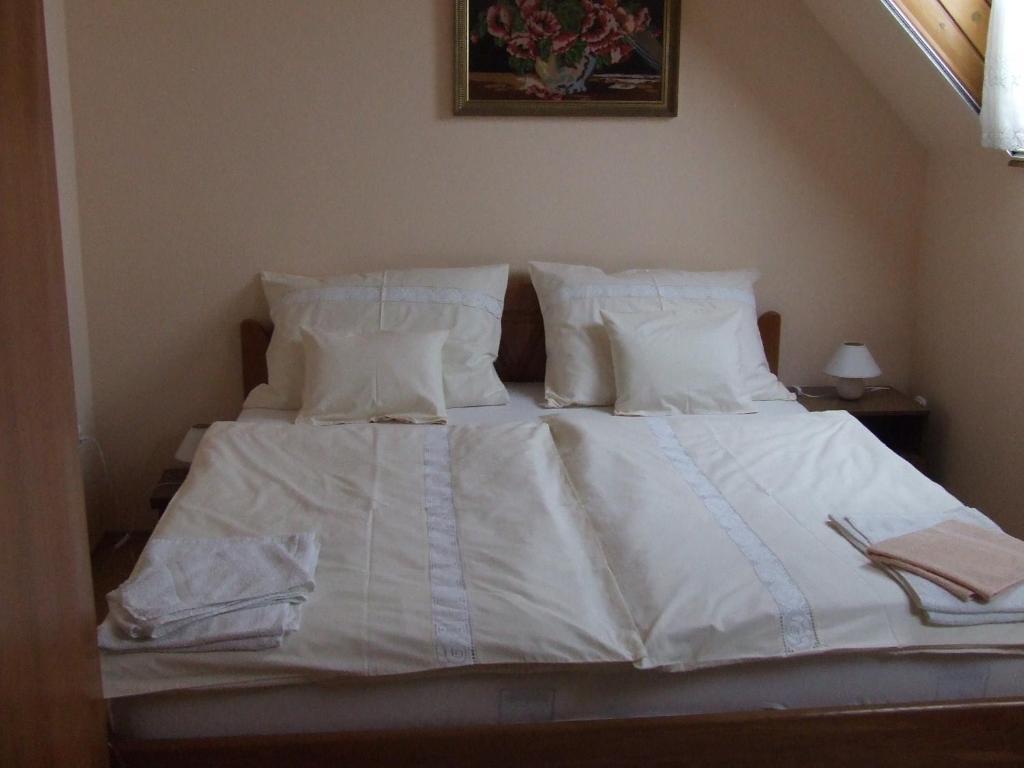 Abbázia Apartman Apartamento Eger Habitación foto